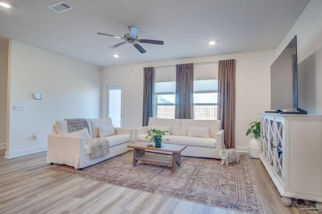 8130 Fir Tree Dr, Milton, FL 32583