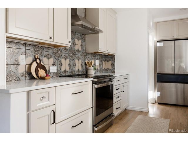 16 Lakewood Heights, Lakewood, CO 80215