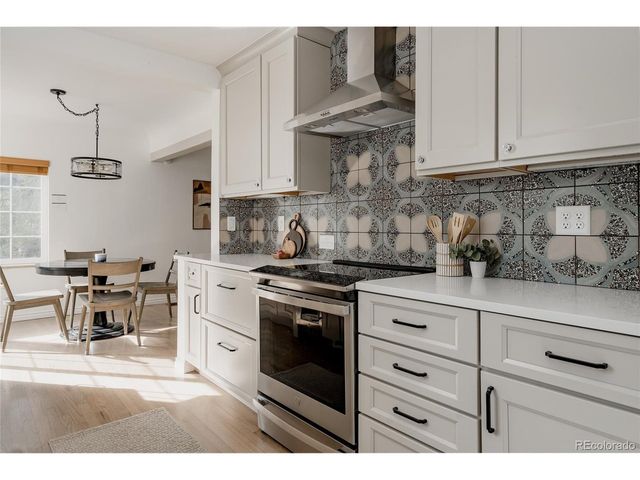 16 Lakewood Heights, Lakewood, CO 80215