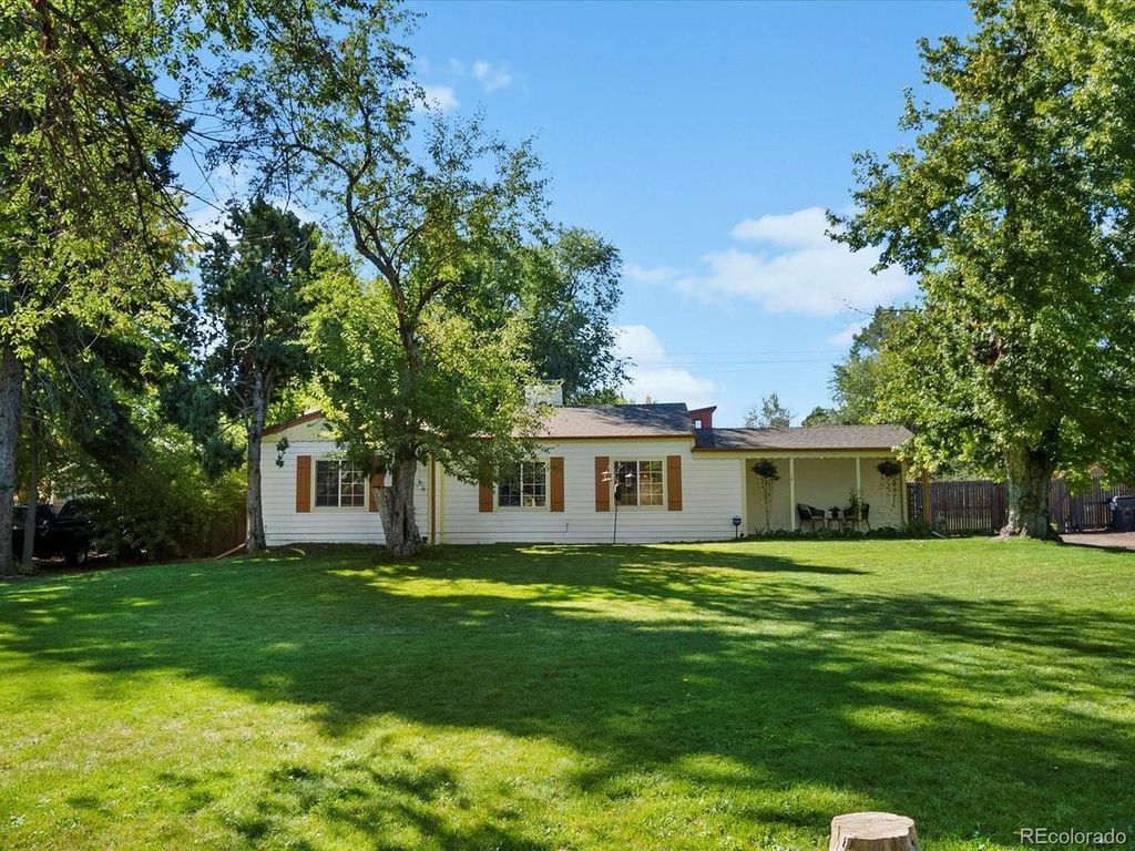 16 Lakewood Heights, Lakewood, CO 80215