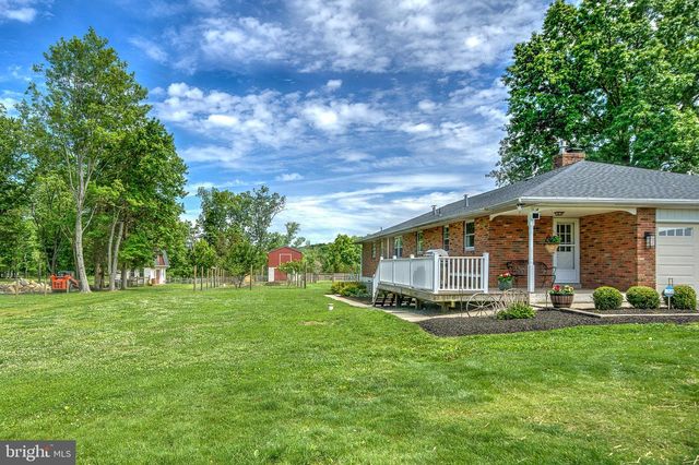 141 GREEN HILL RD, Barto, PA 19504