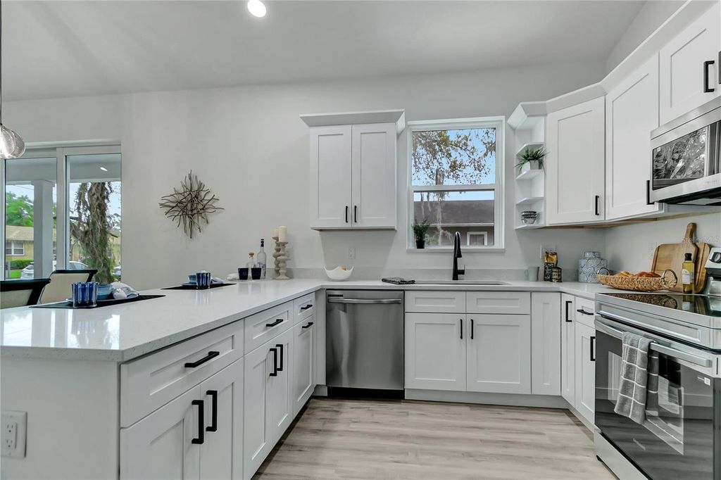 Image 15 of property listing at 1005 W MAHONEY STREET, Plant City, FL 33563