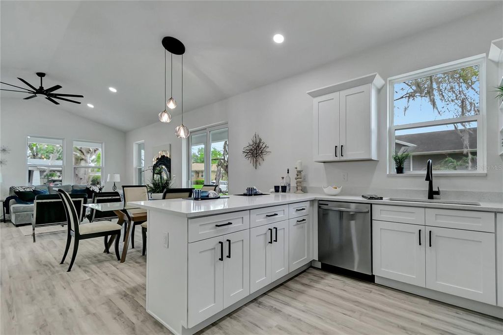 Image 16 of property listing at 1005 W MAHONEY STREET, Plant City, FL 33563