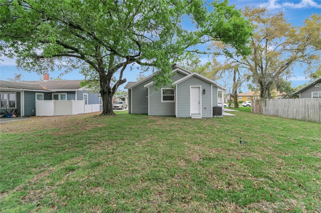 Image 41 of property listing at 1005 W MAHONEY STREET, Plant City, FL 33563