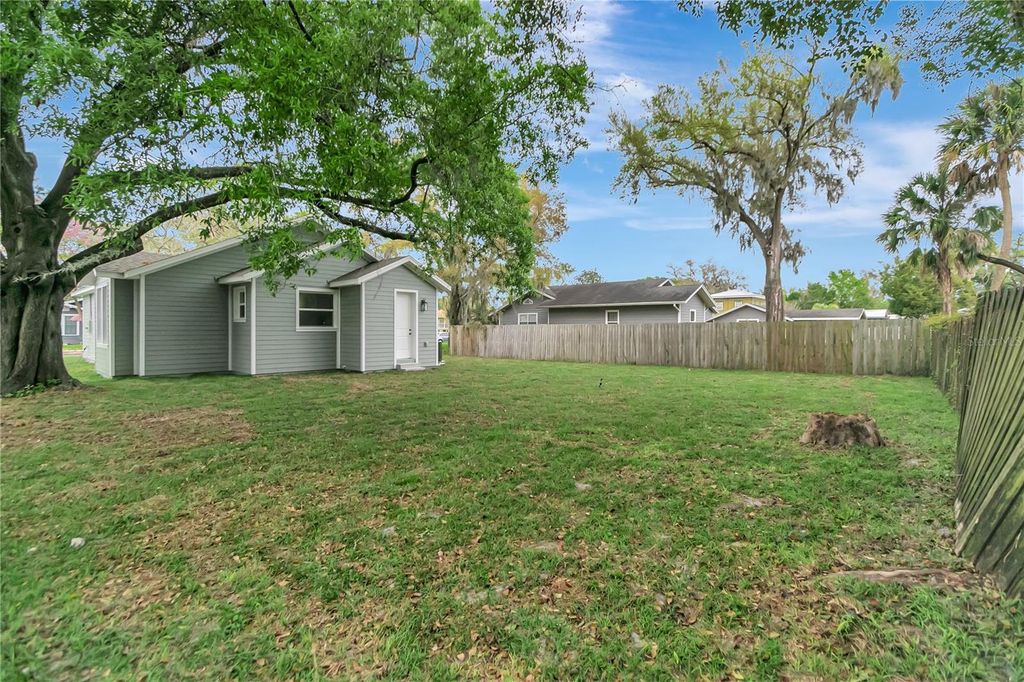 Image 42 of property listing at 1005 W MAHONEY STREET, Plant City, FL 33563