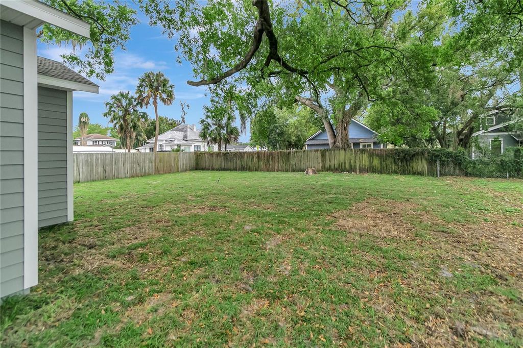 Image 43 of property listing at 1005 W MAHONEY STREET, Plant City, FL 33563