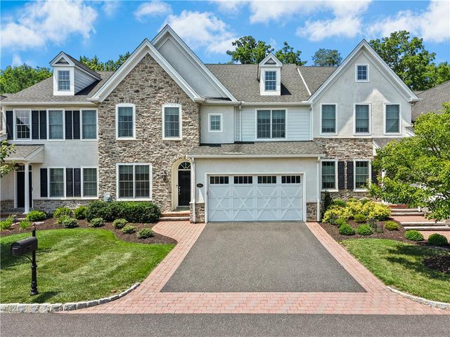 1980 Carriage Knoll Drive, Bethlehem City, PA 18015