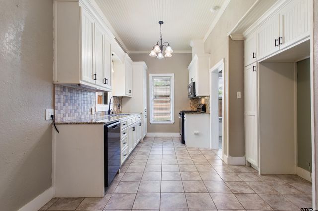 307 W South St., Lindale, TX 75771