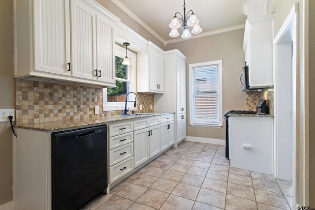 307 W South St., Lindale, TX 75771