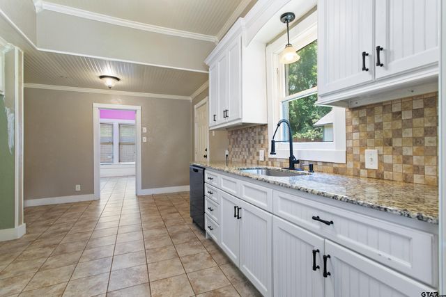 307 W South St., Lindale, TX 75771