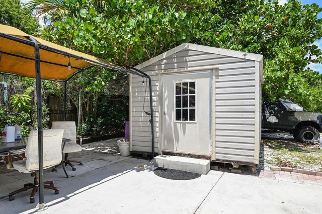 1915 Lake Avenue, West Palm Beach, FL 33401