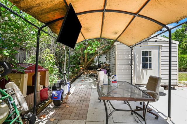 1915 Lake Avenue, West Palm Beach, FL 33401