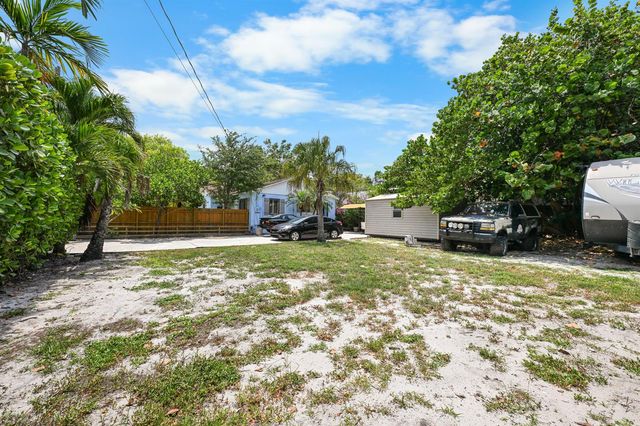 1915 Lake Avenue, West Palm Beach, FL 33401