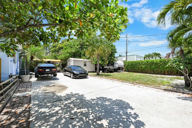 1915 Lake Avenue, West Palm Beach, FL 33401