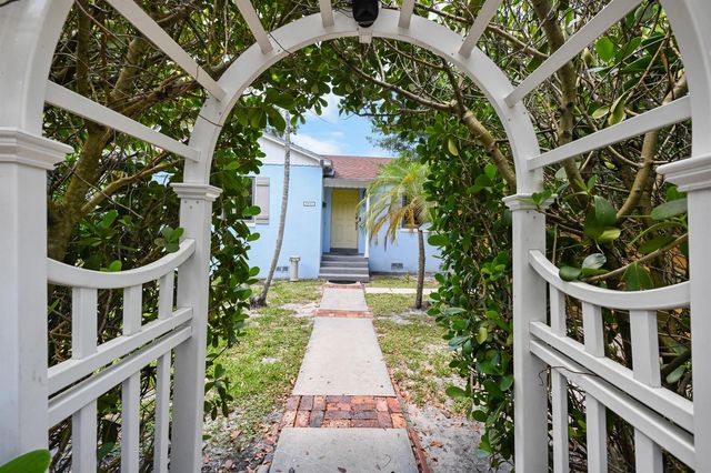 1915 Lake Avenue, West Palm Beach, FL 33401