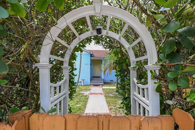 1915 Lake Avenue, West Palm Beach, FL 33401