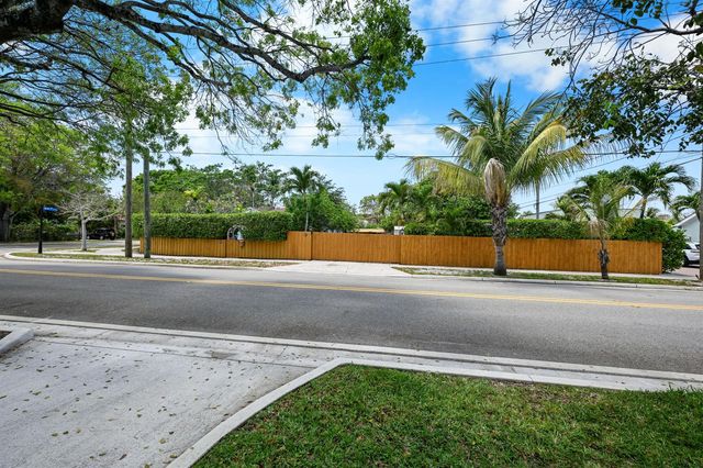 1915 Lake Avenue, West Palm Beach, FL 33401