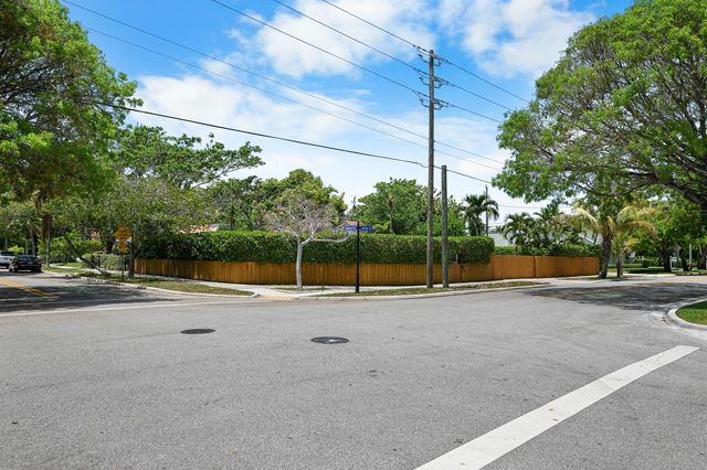 1915 Lake Avenue, West Palm Beach, FL 33401