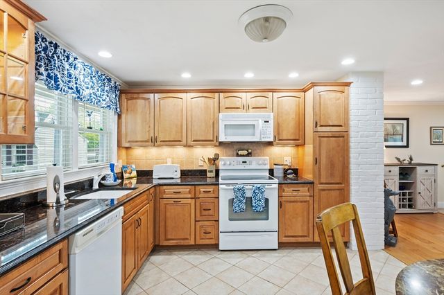 79 Brookville Ave, Brockton, MA 02302