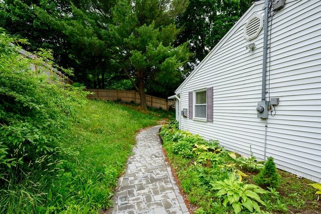79 Brookville Ave, Brockton, MA 02302