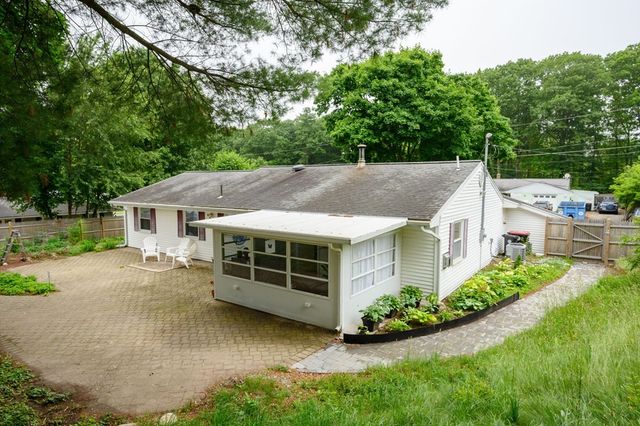 79 Brookville Ave, Brockton, MA 02302