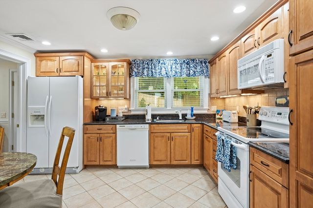 79 Brookville Ave, Brockton, MA 02302