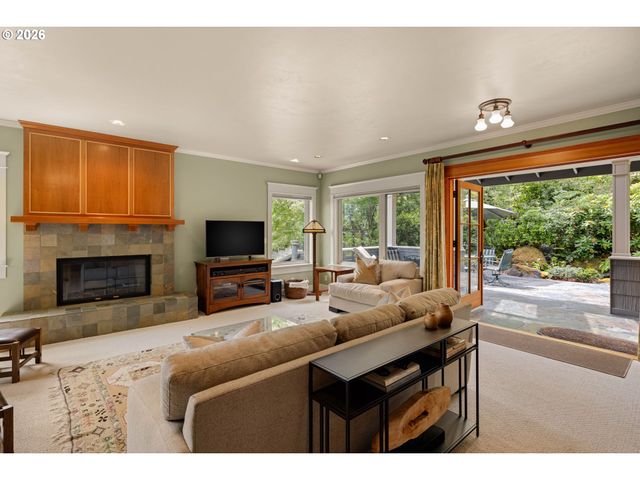 1949 GRAHAM Dr, Eugene, OR 97405