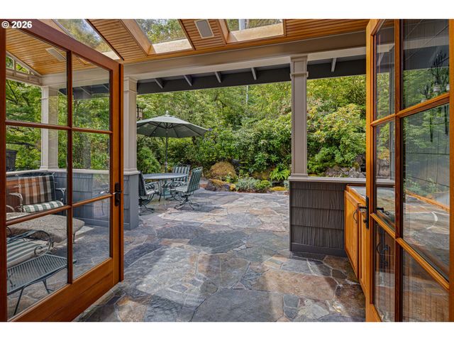 1949 GRAHAM Dr, Eugene, OR 97405