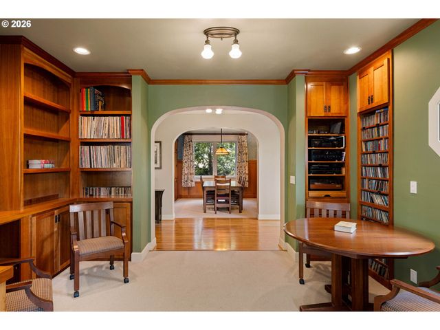 1949 GRAHAM Dr, Eugene, OR 97405