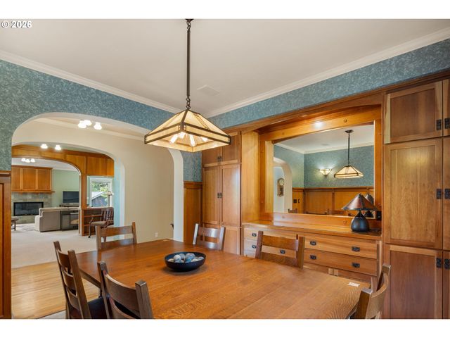 1949 GRAHAM Dr, Eugene, OR 97405