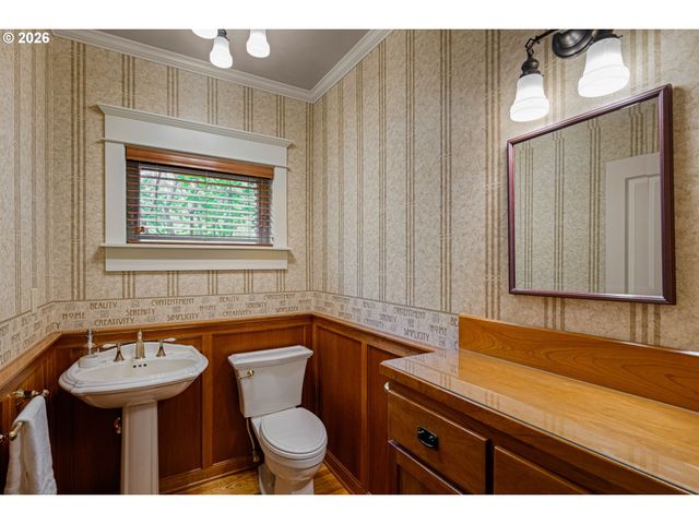 1949 GRAHAM Dr, Eugene, OR 97405