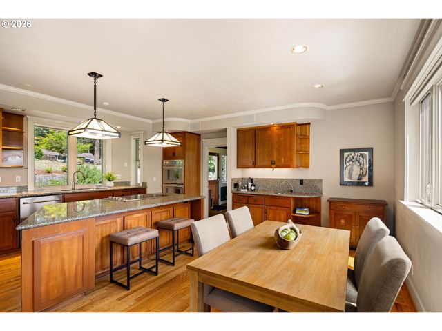 1949 GRAHAM Dr, Eugene, OR 97405