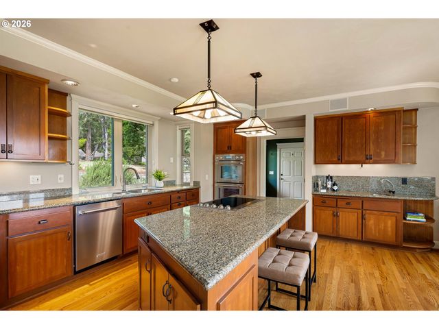 1949 GRAHAM Dr, Eugene, OR 97405