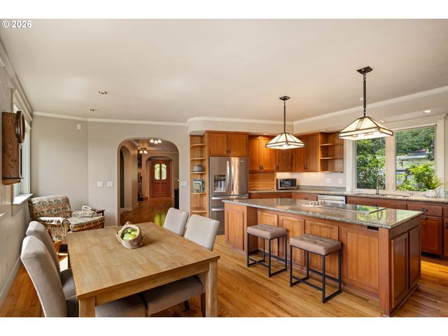 1949 GRAHAM Dr, Eugene, OR 97405