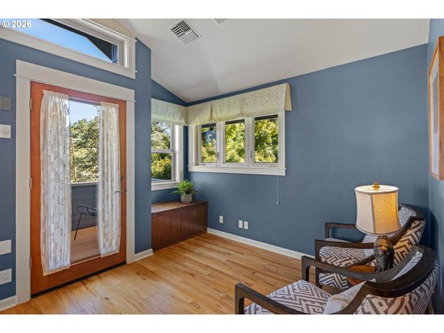 1949 GRAHAM Dr, Eugene, OR 97405