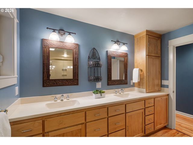 1949 GRAHAM Dr, Eugene, OR 97405
