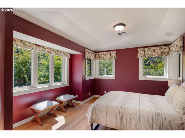 1949 GRAHAM Dr, Eugene, OR 97405