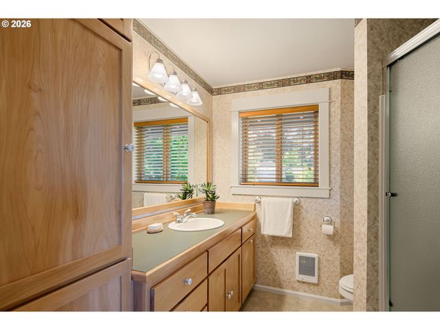 1949 GRAHAM Dr, Eugene, OR 97405