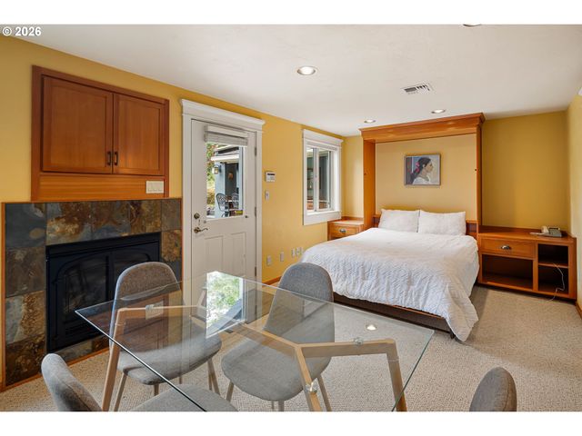 1949 GRAHAM Dr, Eugene, OR 97405