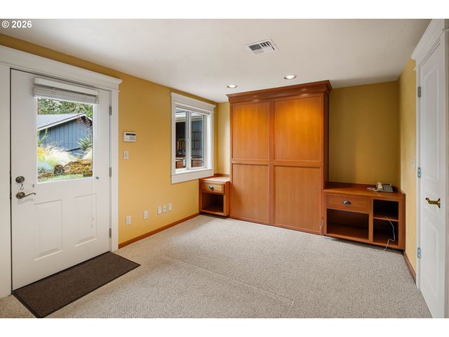 1949 GRAHAM Dr, Eugene, OR 97405