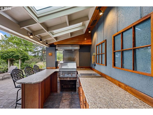 1949 GRAHAM Dr, Eugene, OR 97405