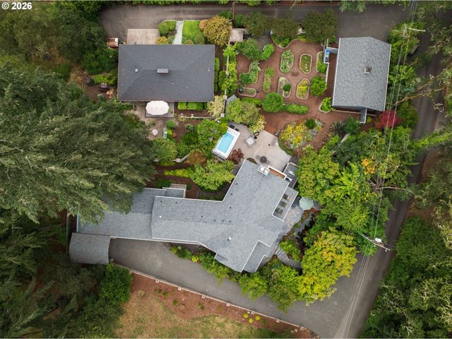 1949 GRAHAM Dr, Eugene, OR 97405