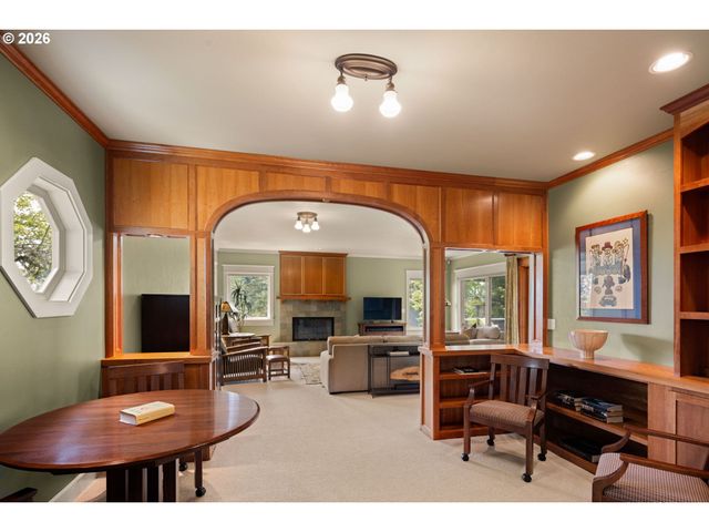 1949 GRAHAM Dr, Eugene, OR 97405