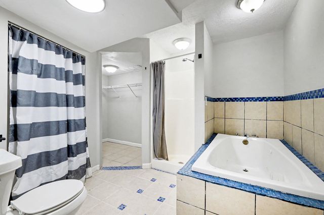 5213 E 20th St N, Wichita, KS 67208