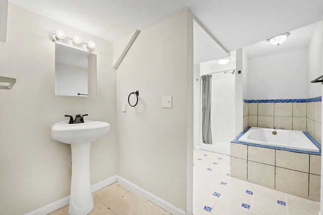 5213 E 20th St N, Wichita, KS 67208