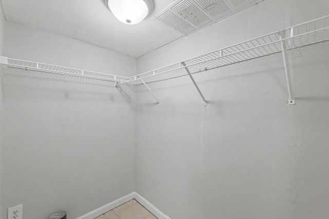 5213 E 20th St N, Wichita, KS 67208