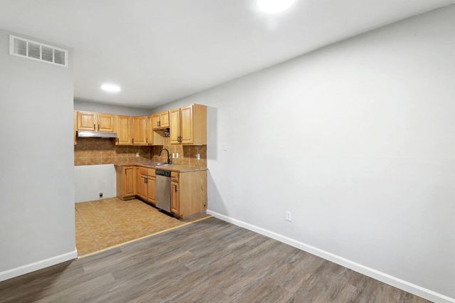 5213 E 20th St N, Wichita, KS 67208