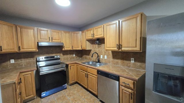 5213 E 20th St N, Wichita, KS 67208