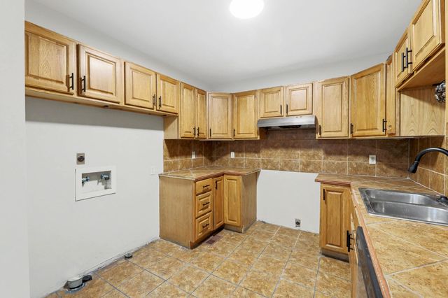 5213 E 20th St N, Wichita, KS 67208