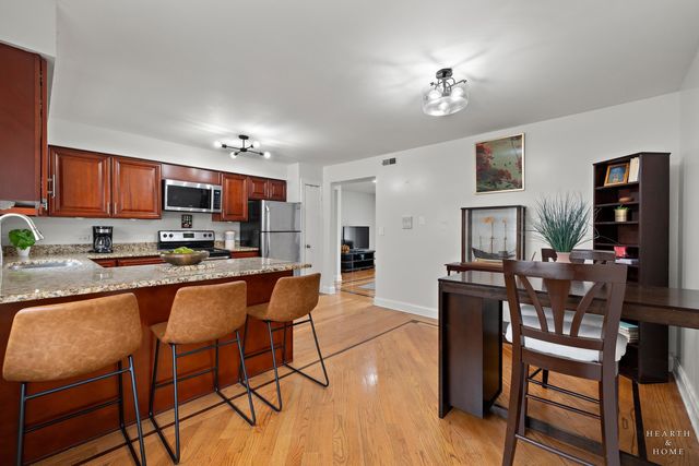 4208 N Keystone Avenue 3F, Chicago, IL 60641